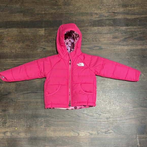 Brand new girls The North Face hooded quilted reversible jacket. - Picture 3 of 7